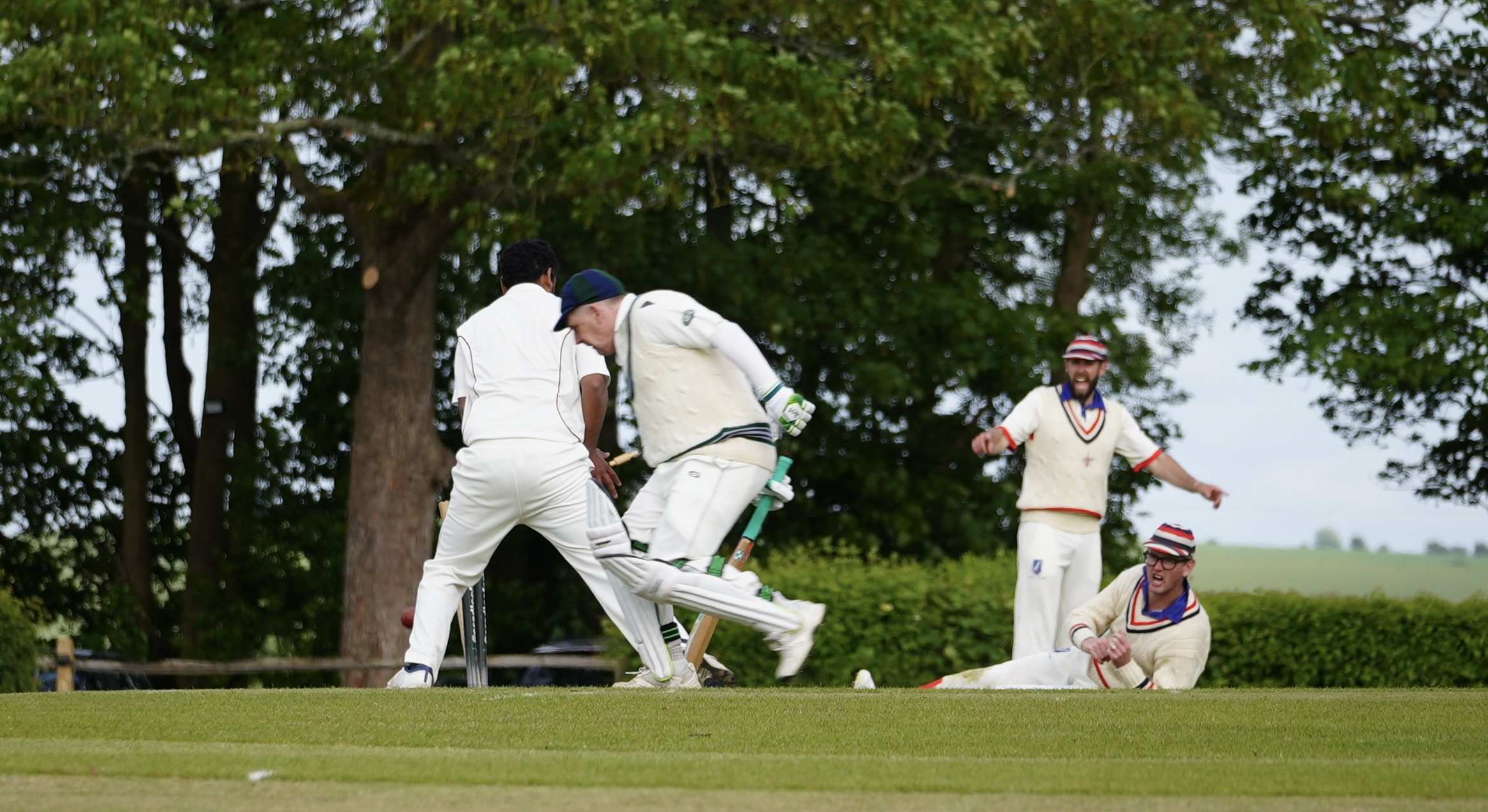 Cheyne Voss misses a run out by millimetres